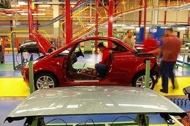 Produktion des Mitsubishi Colt CZC bei Pininfarina in Bairo.